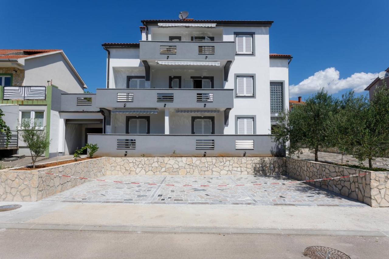 Apartments Lacic Кърк Екстериор снимка
